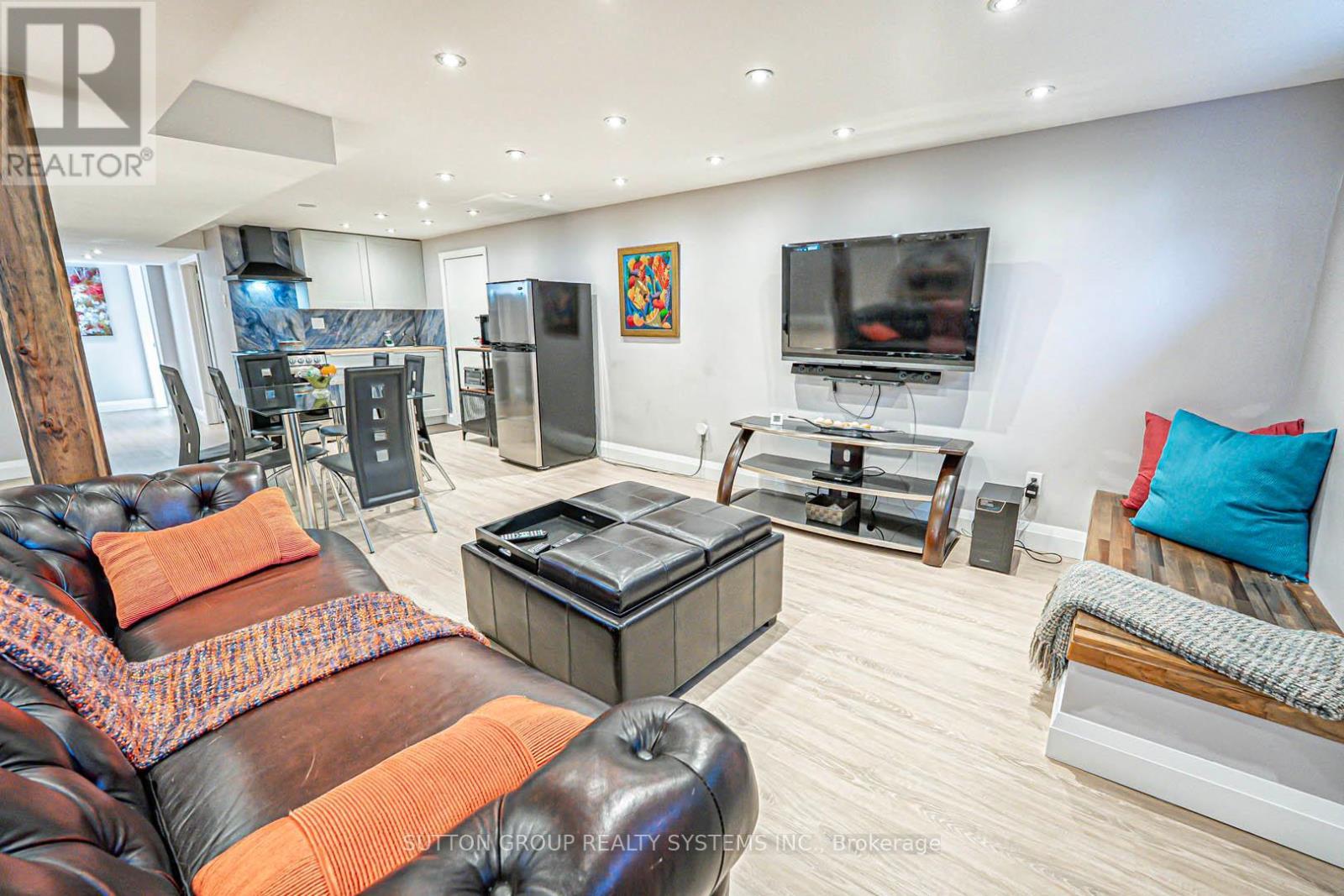 366 Renforth Drive, Toronto, ON - Indoor