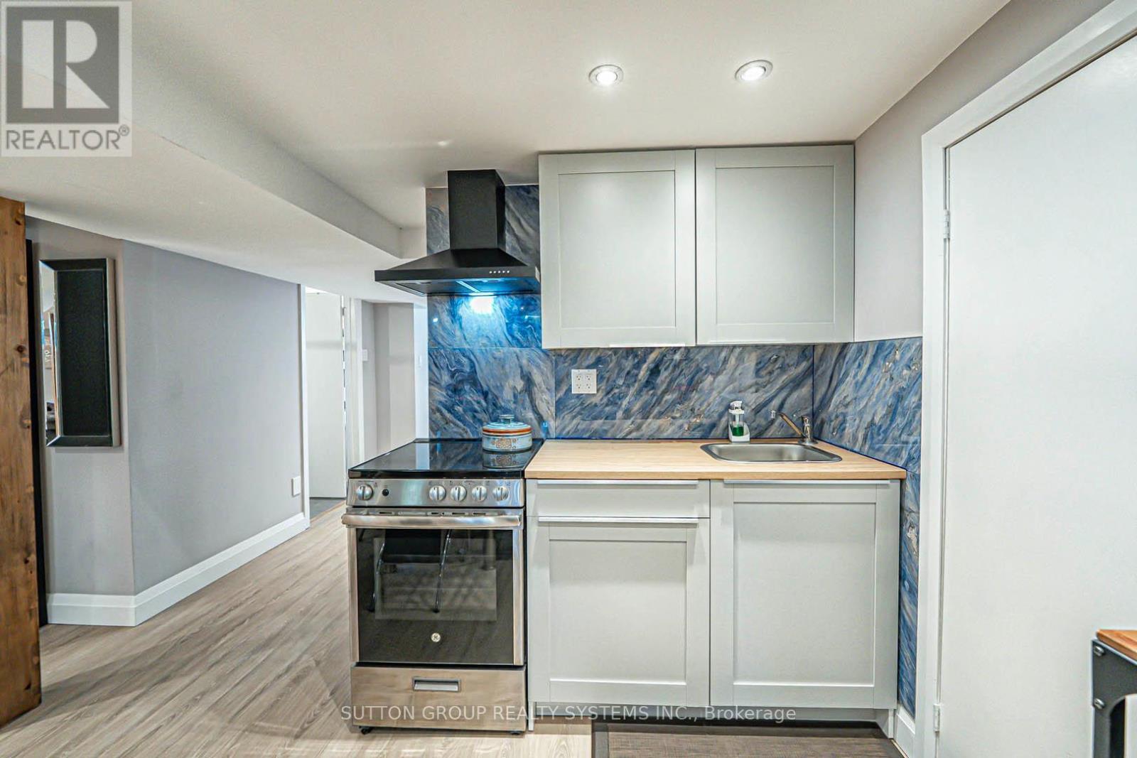 366 Renforth Drive, Toronto, ON - Indoor