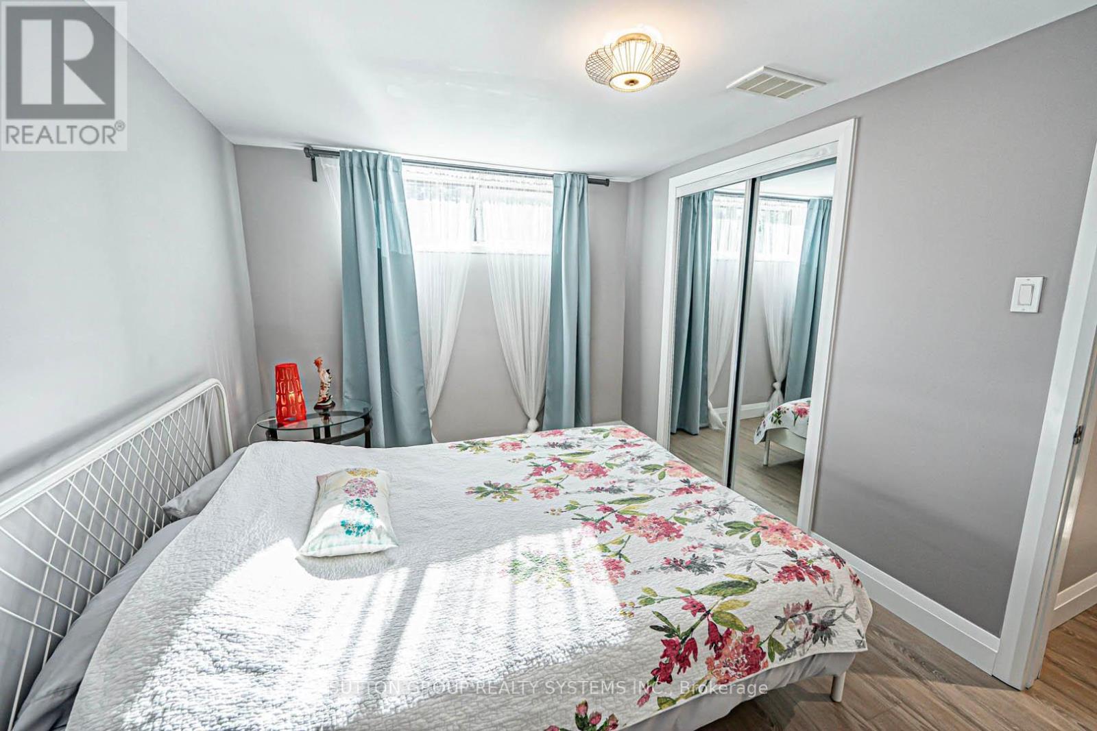 366 Renforth Drive, Toronto, ON - Indoor Photo Showing Bedroom