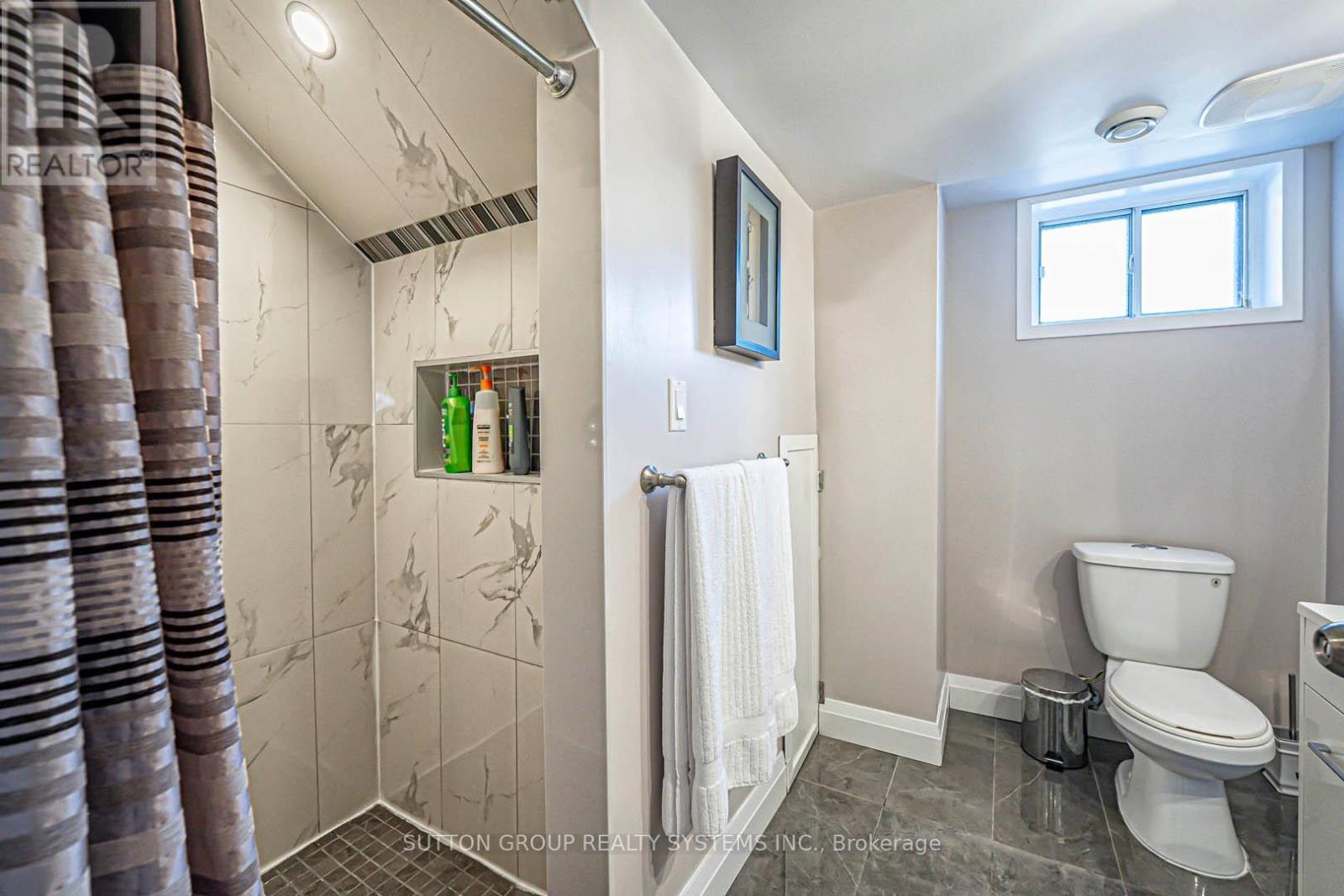 366 Renforth Drive, Toronto, ON - Indoor Photo Showing Bathroom