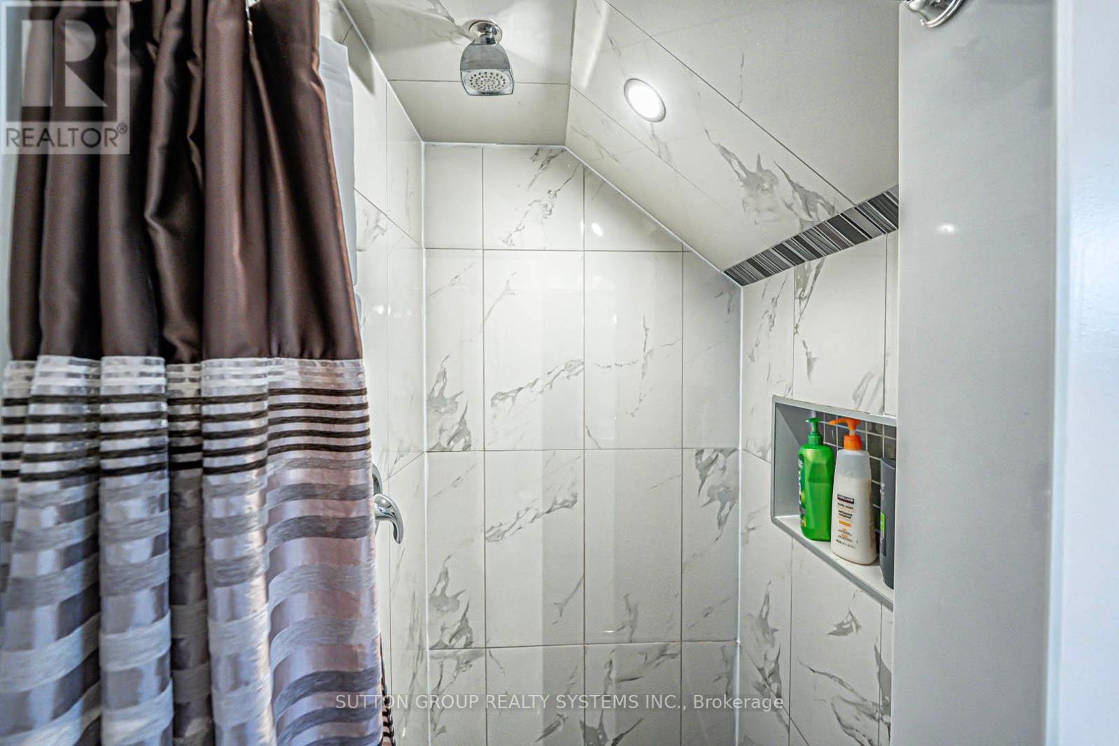 366 Renforth Drive, Toronto, ON - Indoor Photo Showing Bathroom