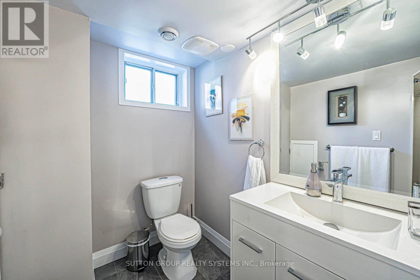 366 Renforth Drive, Toronto, ON - Indoor Photo Showing Bathroom