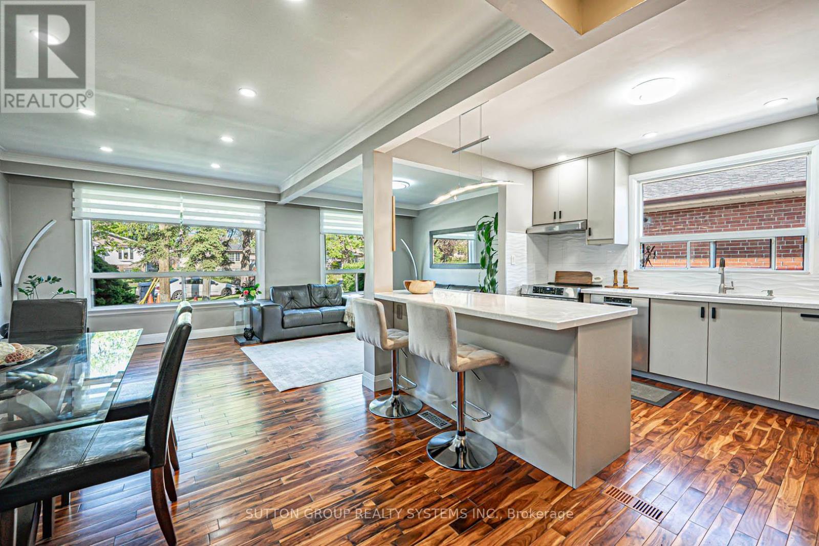 366 Renforth Drive, Toronto, ON - Indoor