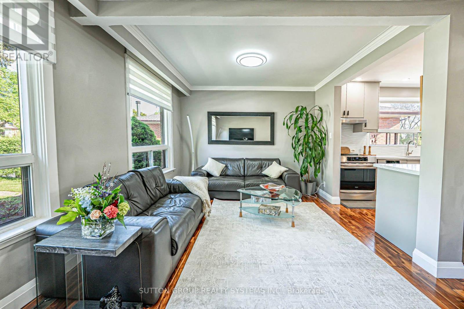 366 Renforth Drive, Toronto, ON - Indoor Photo Showing Living Room