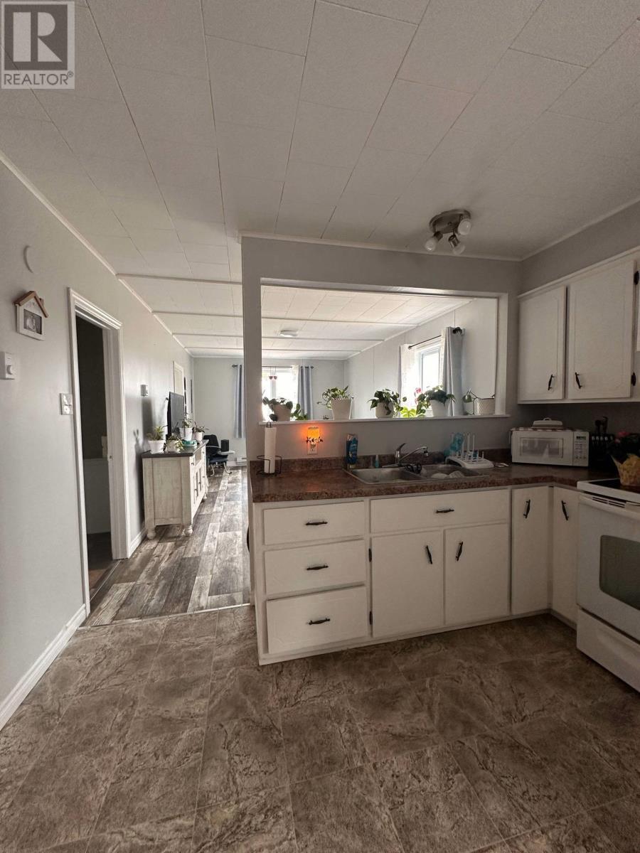 375 A & B Creston Boulevard, Marystown, NL - Indoor Photo Showing Kitchen