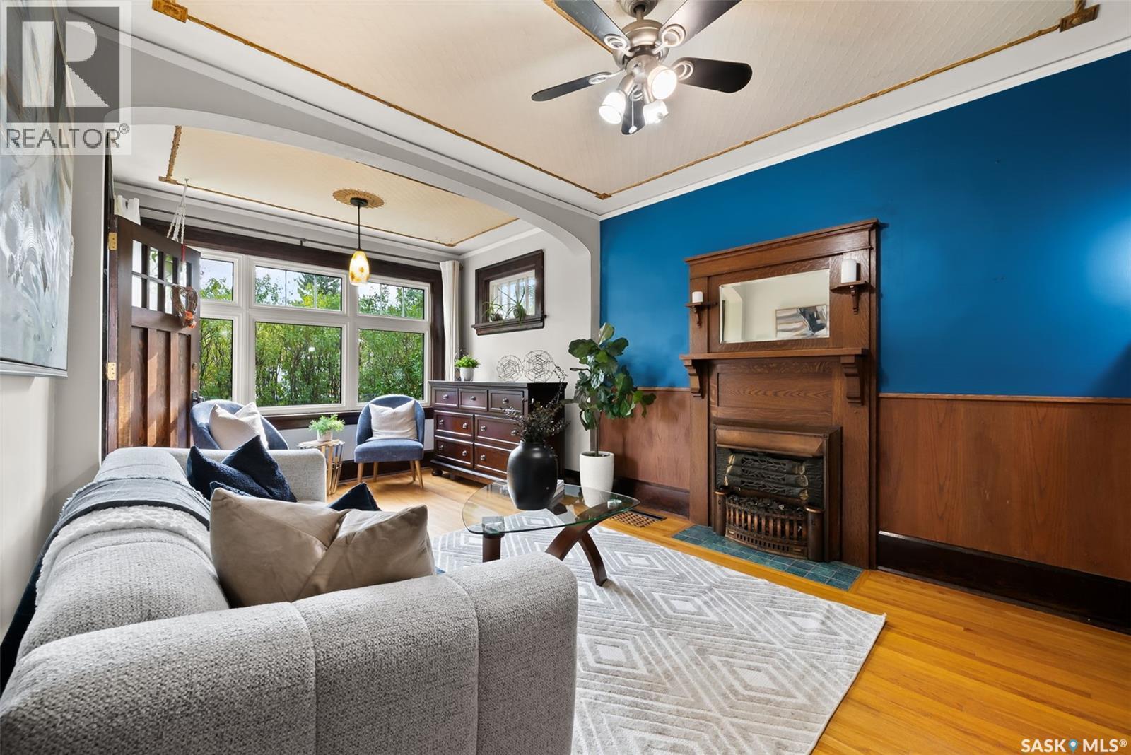 2054 Pasqua Street, Regina, SK - Indoor Photo Showing Other Room With Fireplace