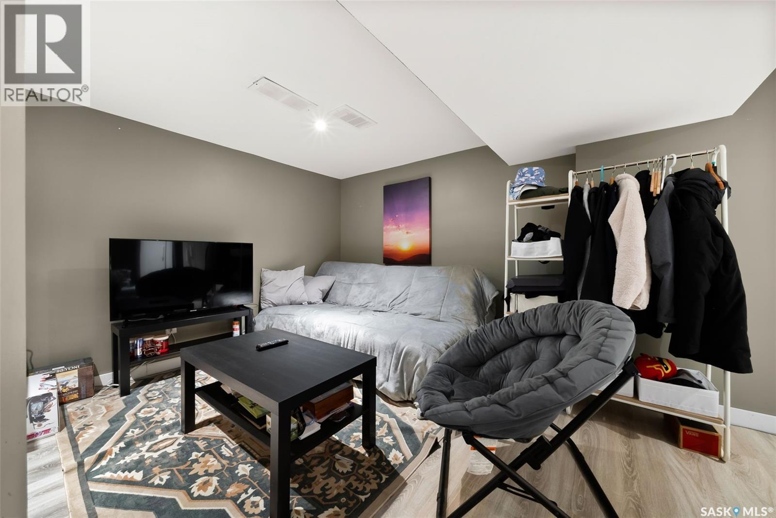 2054 Pasqua Street, Regina, SK - Indoor