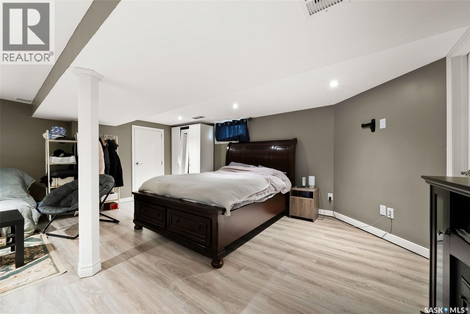 2054 Pasqua Street, Regina, SK - Indoor