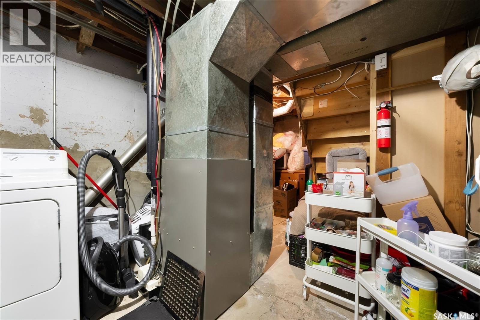 2054 Pasqua Street, Regina, SK - Indoor Photo Showing Laundry Room