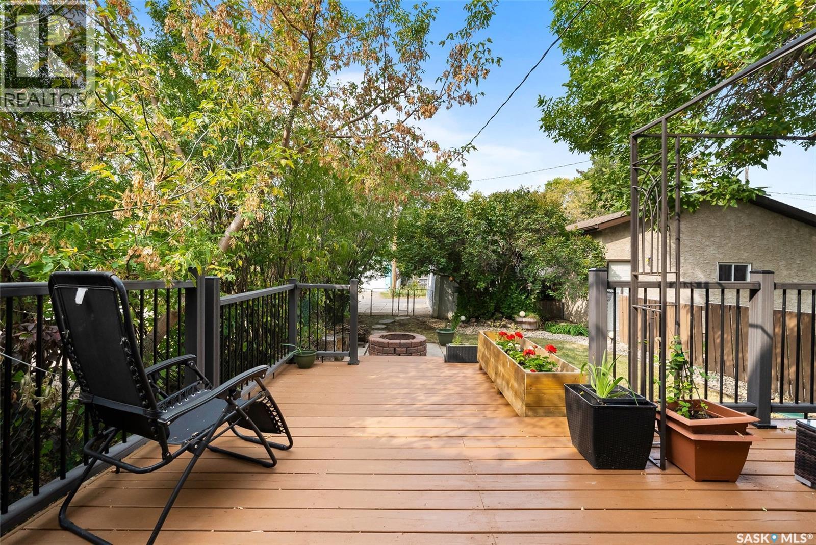 2054 Pasqua Street, Regina, SK - Outdoor With Deck Patio Veranda