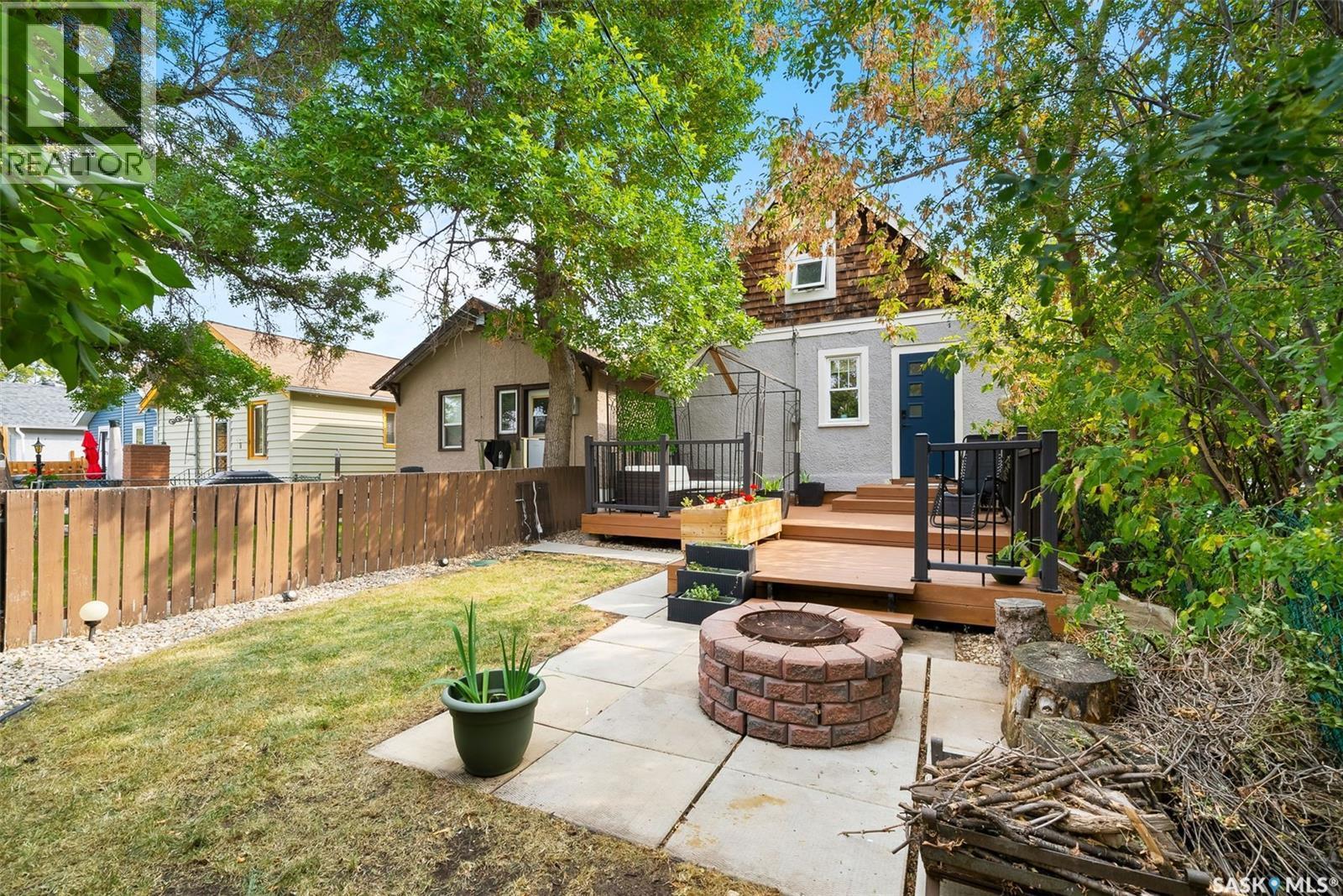 2054 Pasqua Street, Regina, SK - Outdoor With Deck Patio Veranda