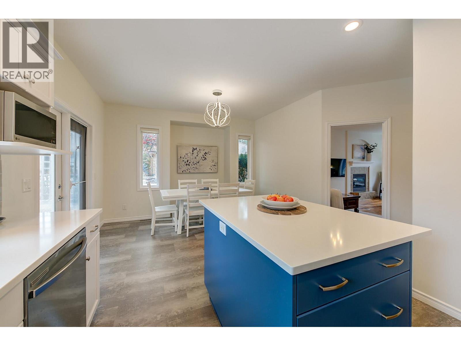 4141 Gallaghers Forest Road S, Kelowna, BC - Indoor Photo Showing Kitchen