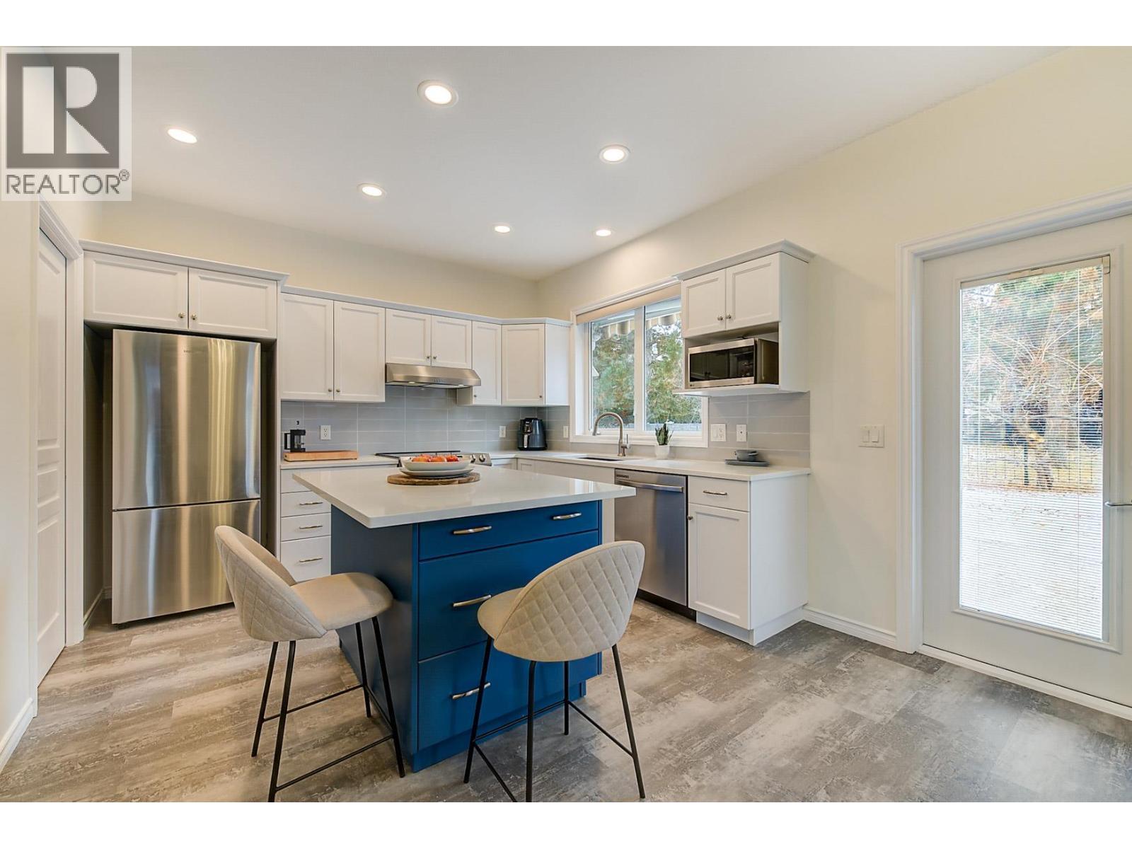 4141 Gallaghers Forest Road S, Kelowna, BC - Indoor Photo Showing Kitchen