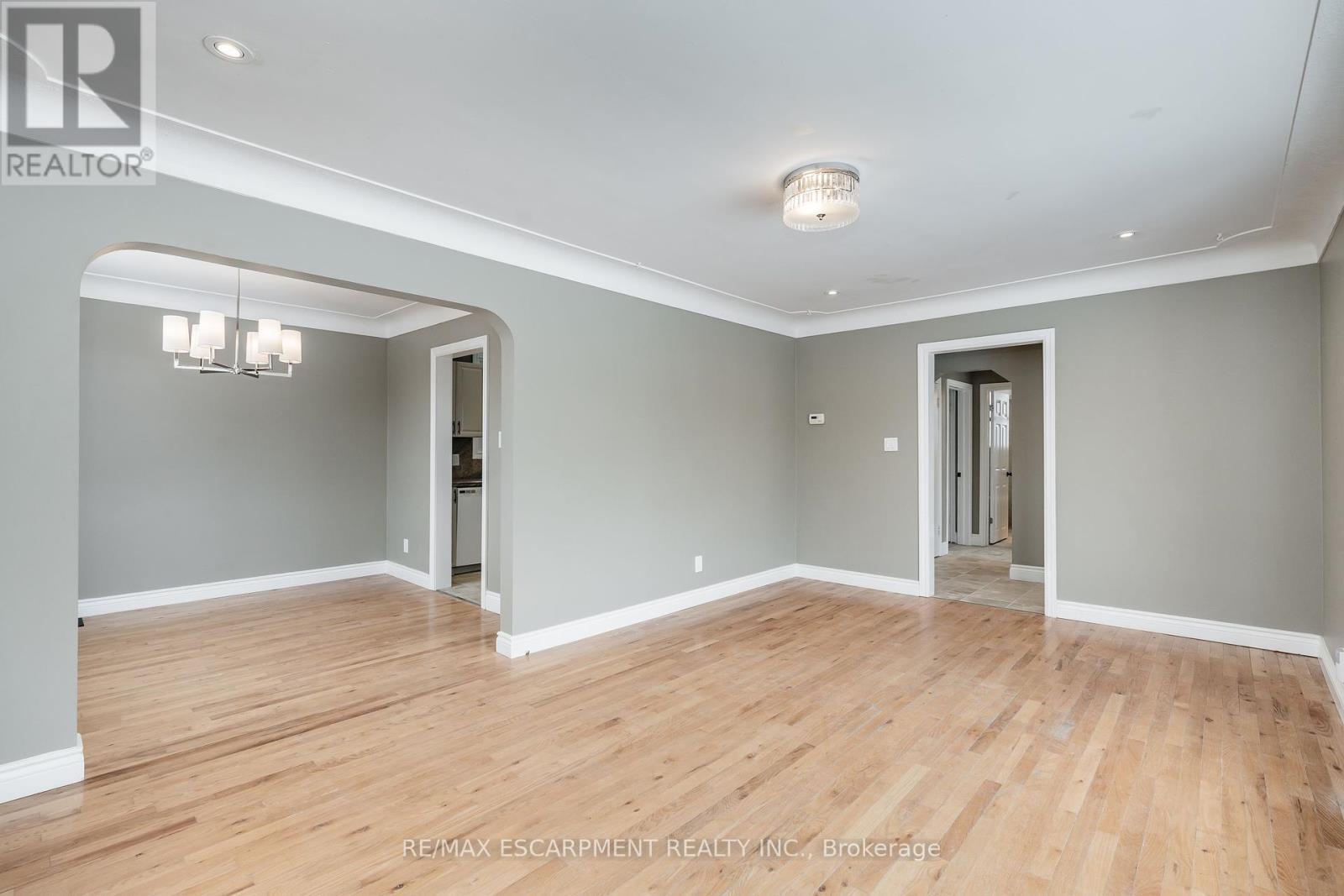 Living Room - (Upper) - 317 King Street E, Hamilton, ON - Indoor Photo Showing Other Room