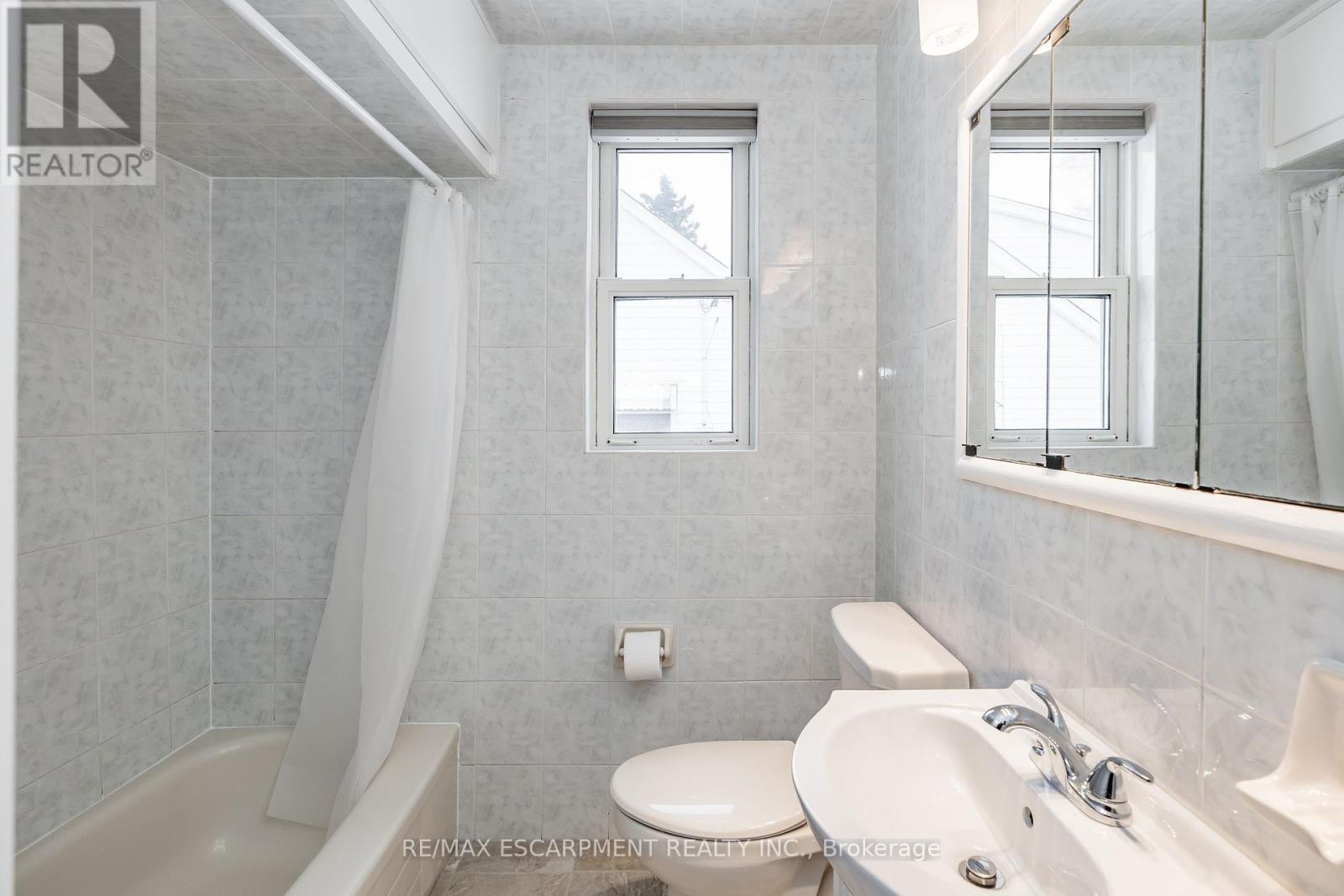 4 Piece Bathroom - (Upper) - 317 King Street E, Hamilton, ON - Indoor Photo Showing Bathroom