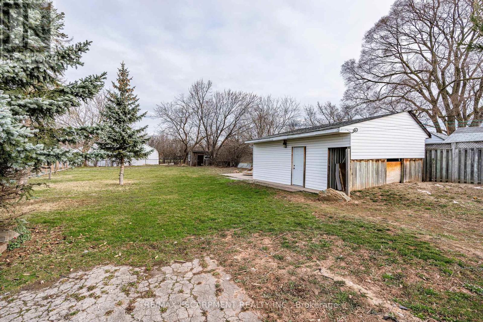 Shared Backyard - (Upper) - 317 King Street E, Hamilton, ON - Outdoor