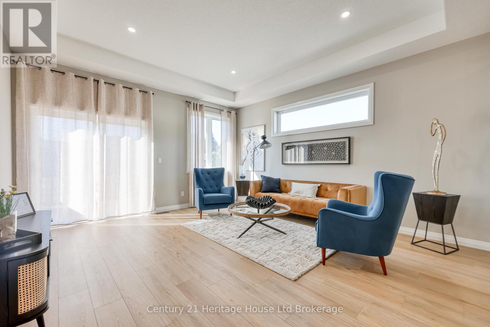 13 - 19 Anderson Street, Woodstock (Woodstock - South), ON - Indoor Photo Showing Living Room