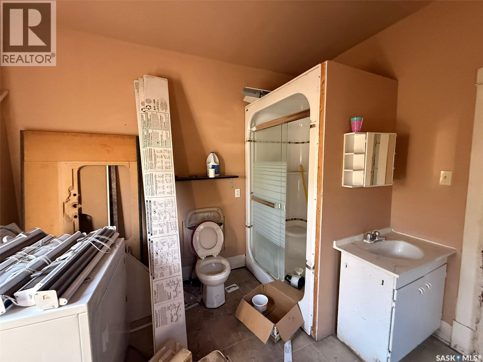 577 Central Avenue N, Swift Current, SK - Indoor Photo Showing Other Room