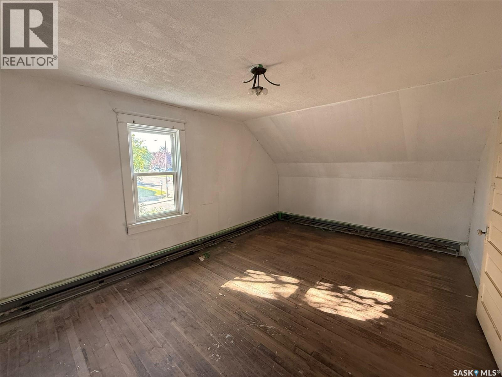 577 Central Avenue N, Swift Current, SK - Indoor Photo Showing Other Room