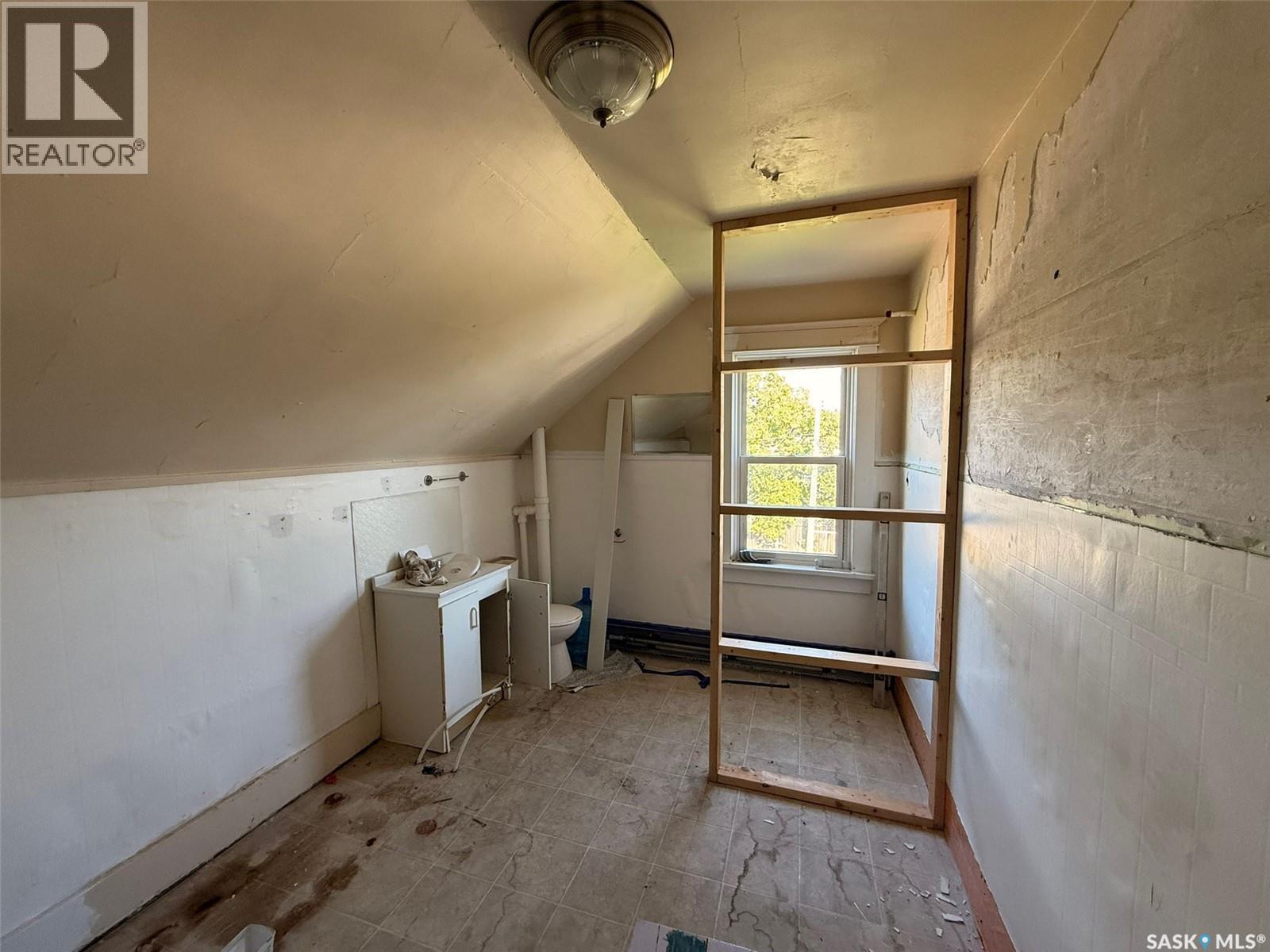 577 Central Avenue N, Swift Current, SK - Indoor