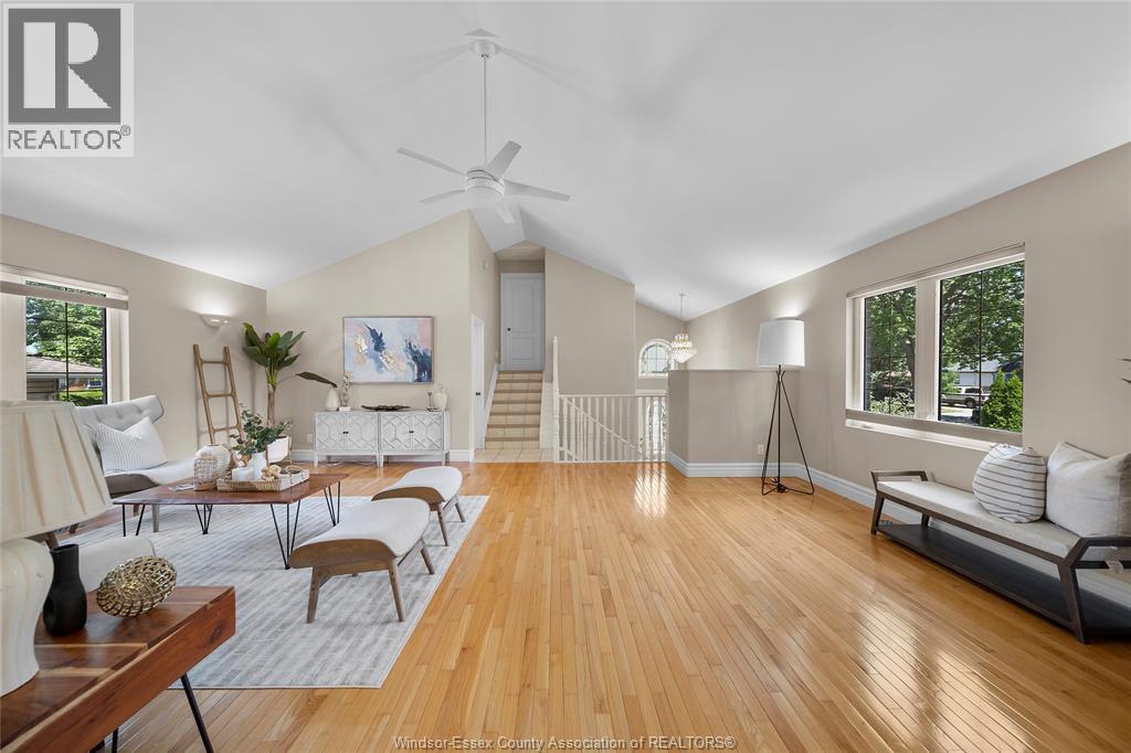 3535 Turner Road, Windsor, ON - Indoor Photo Showing Living Room