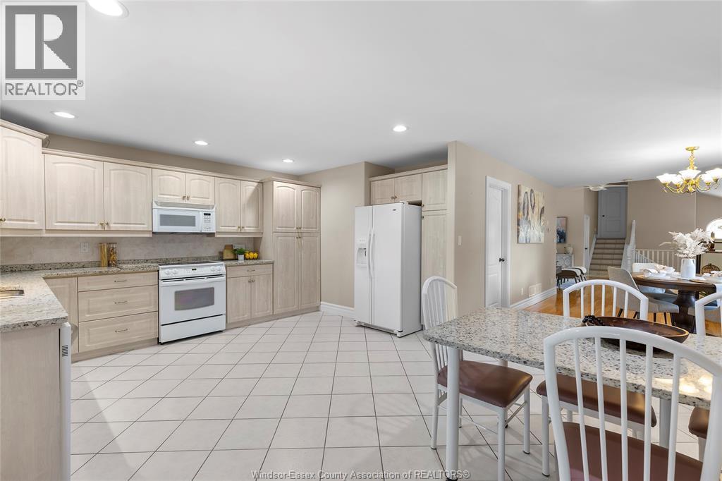 3535 Turner Road, Windsor, ON - Indoor Photo Showing Kitchen
