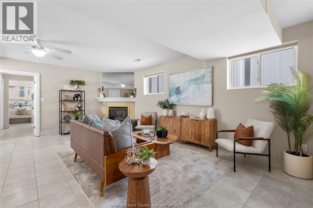 3535 Turner Road, Windsor, ON - Indoor Photo Showing Living Room With Fireplace