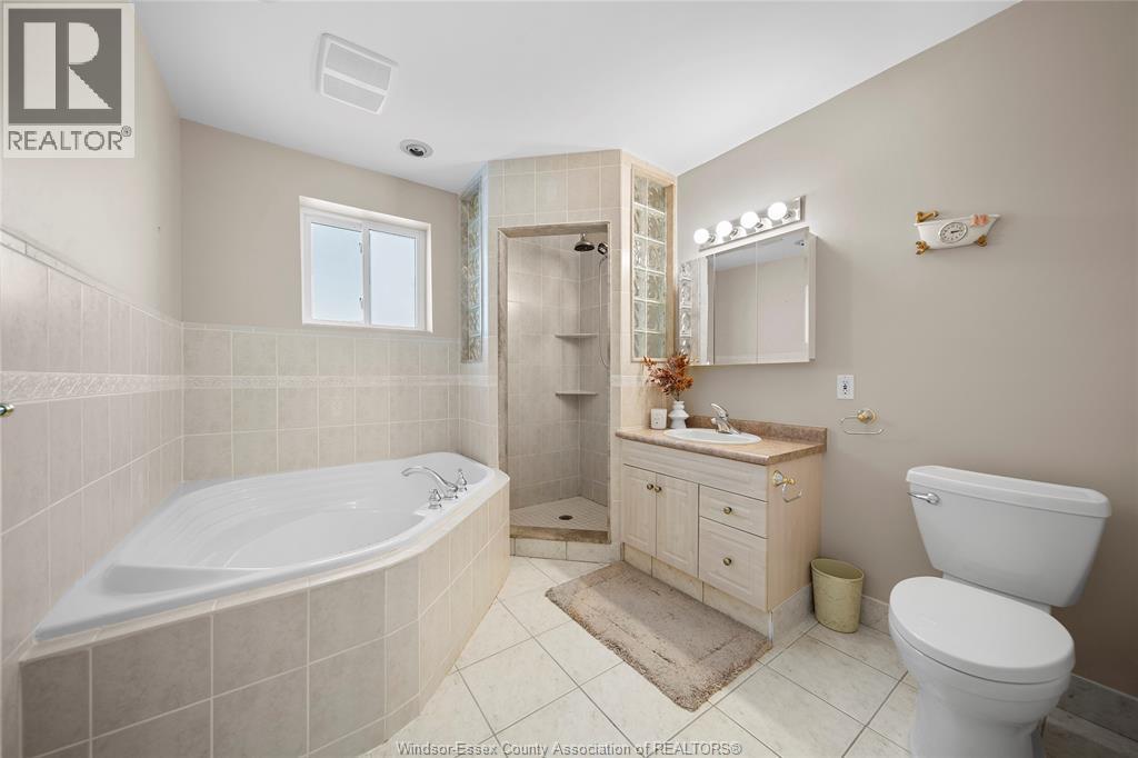 3535 Turner Road, Windsor, ON - Indoor Photo Showing Bathroom