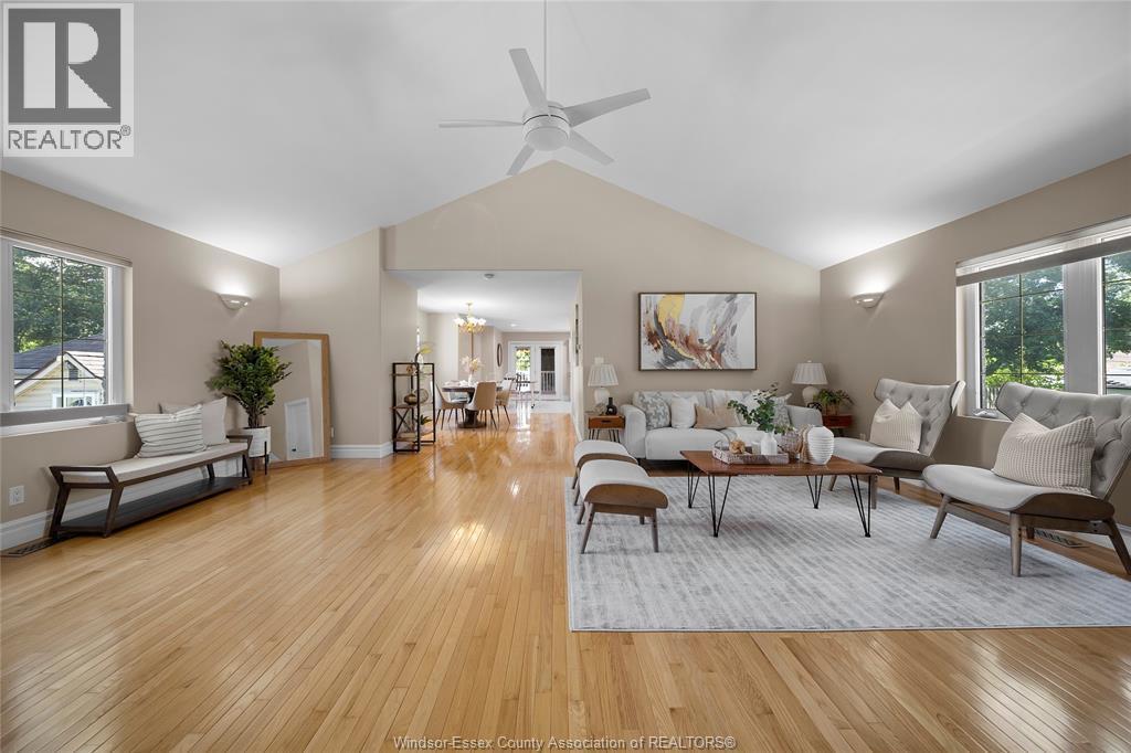 3535 Turner Road, Windsor, ON - Indoor Photo Showing Living Room