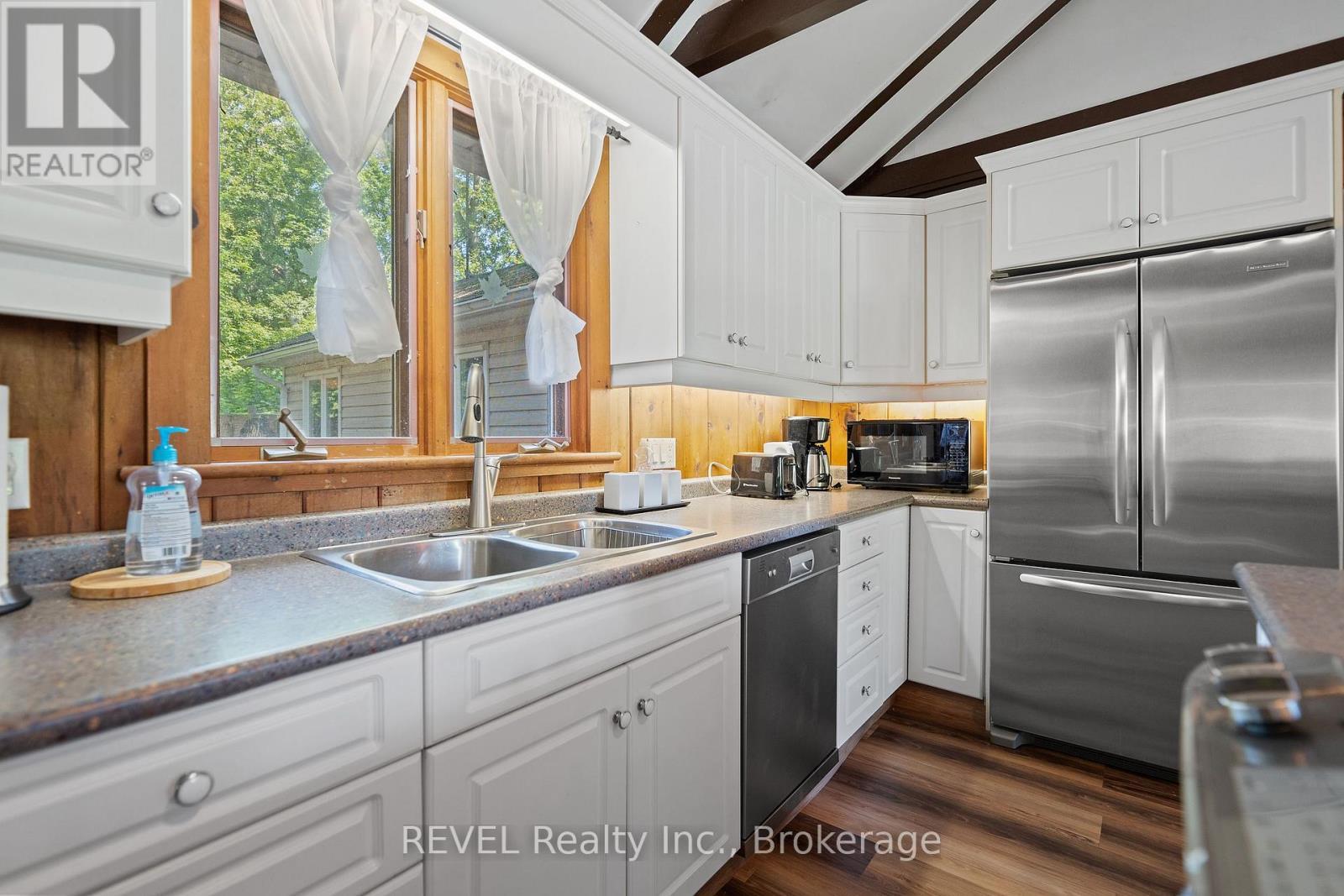 3606 Firelane 12, Port Colborne (Sherkston), ON - Indoor Photo Showing Kitchen With Double Sink