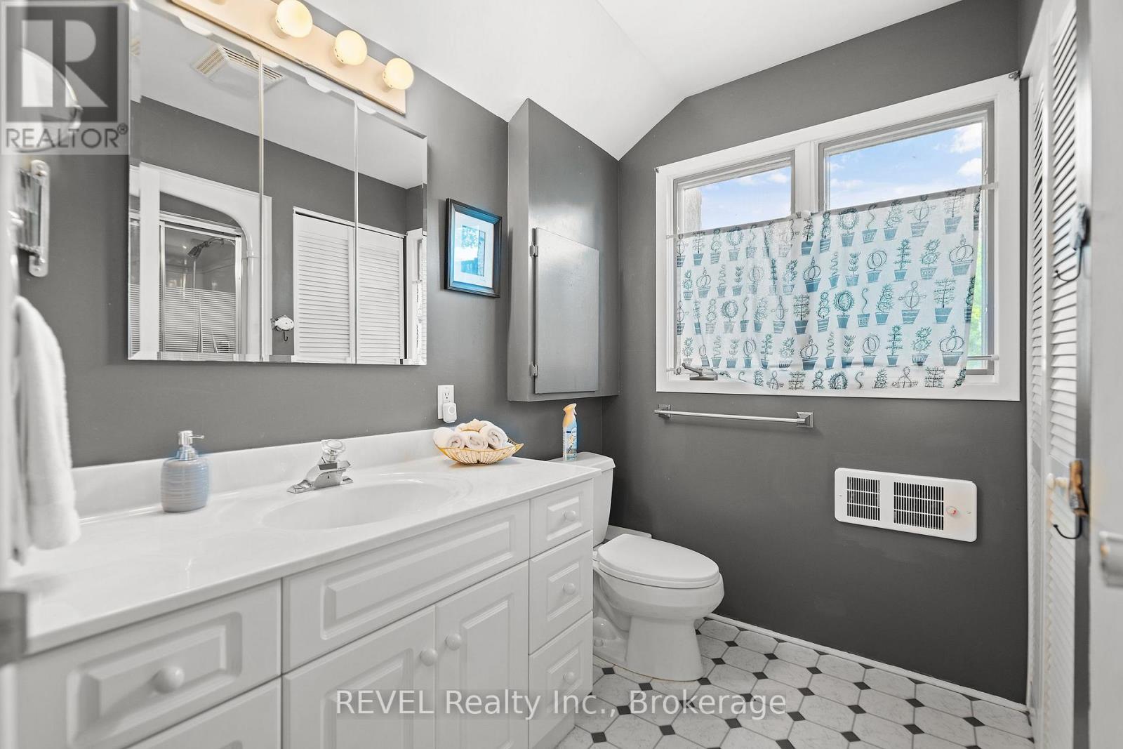 3606 Firelane 12, Port Colborne (Sherkston), ON - Indoor Photo Showing Bathroom