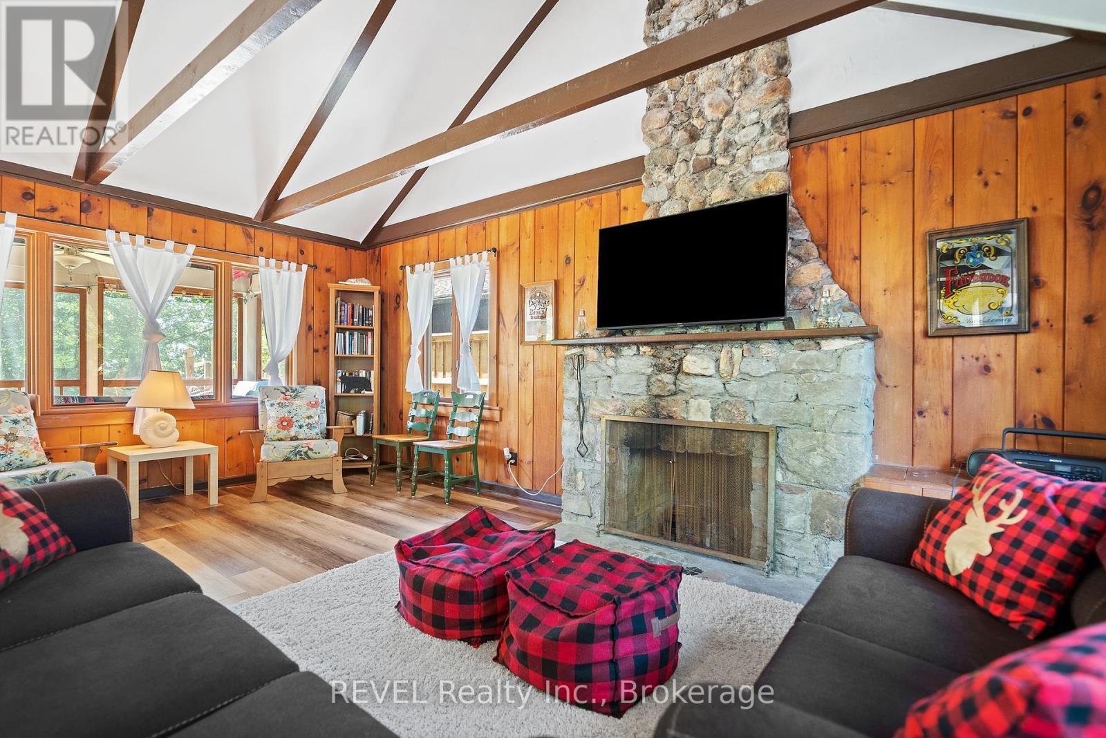3606 Firelane 12, Port Colborne (Sherkston), ON - Indoor Photo Showing Living Room With Fireplace
