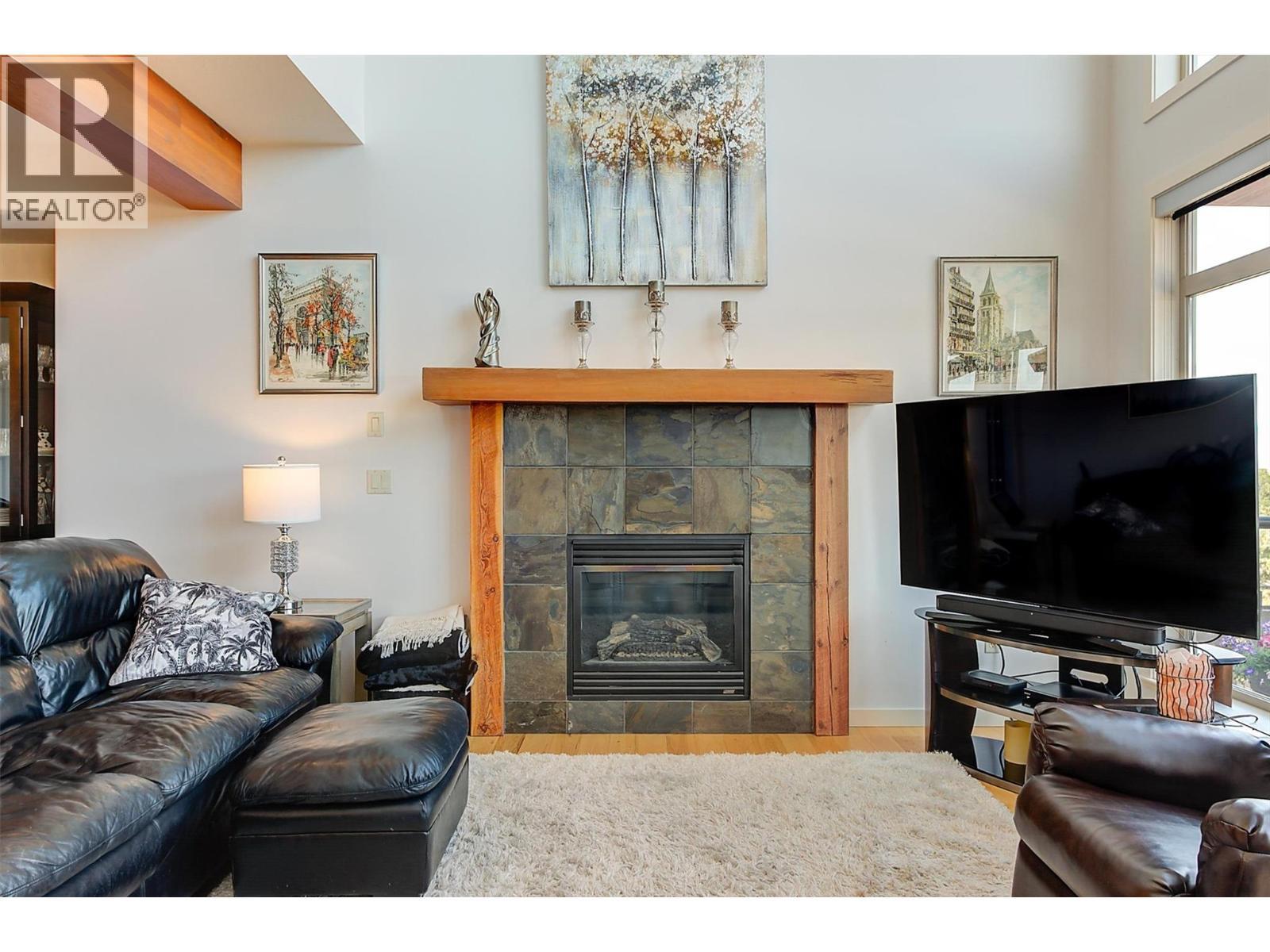 755 South Crest Drive, Kelowna, BC - Indoor Photo Showing Living Room With Fireplace