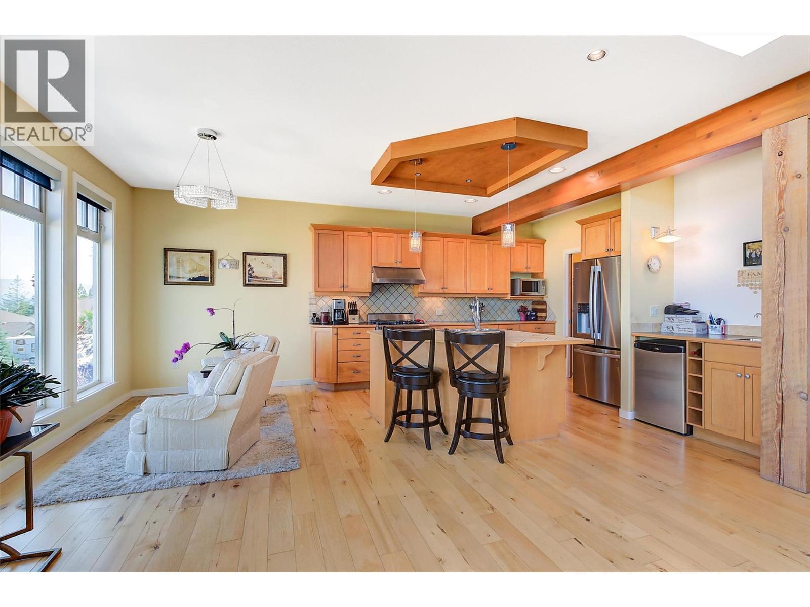 755 South Crest Drive, Kelowna, BC - Indoor