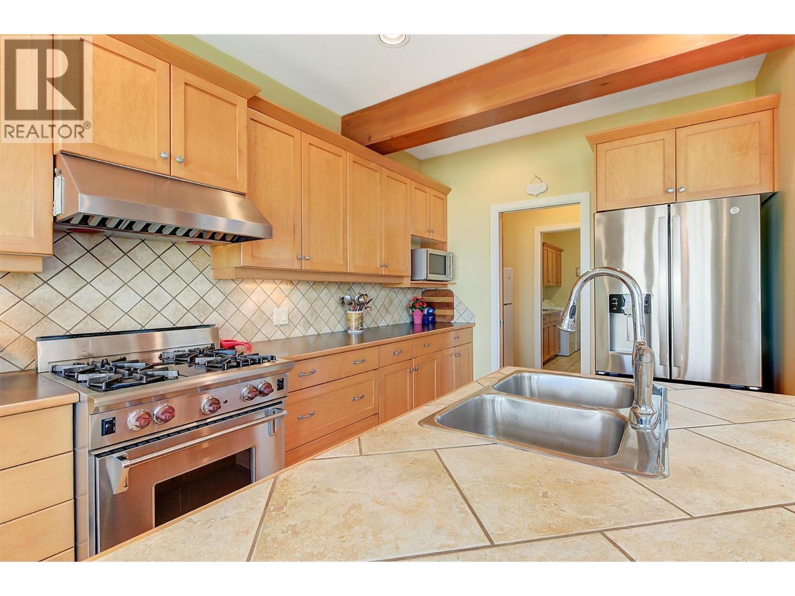 755 South Crest Drive, Kelowna, BC - Indoor Photo Showing Kitchen With Double Sink