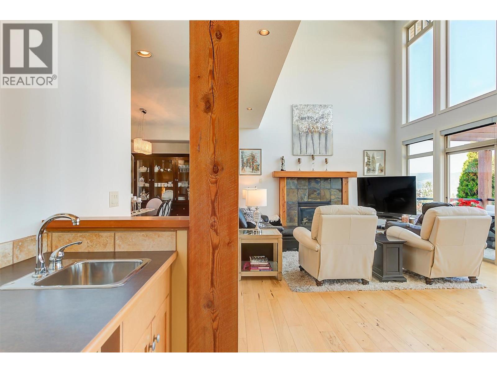 755 South Crest Drive, Kelowna, BC - Indoor With Fireplace