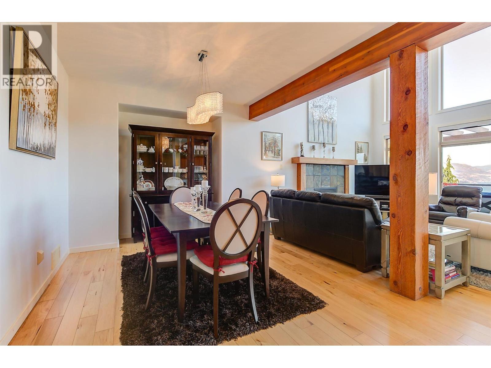 755 South Crest Drive, Kelowna, BC - Indoor Photo Showing Dining Room