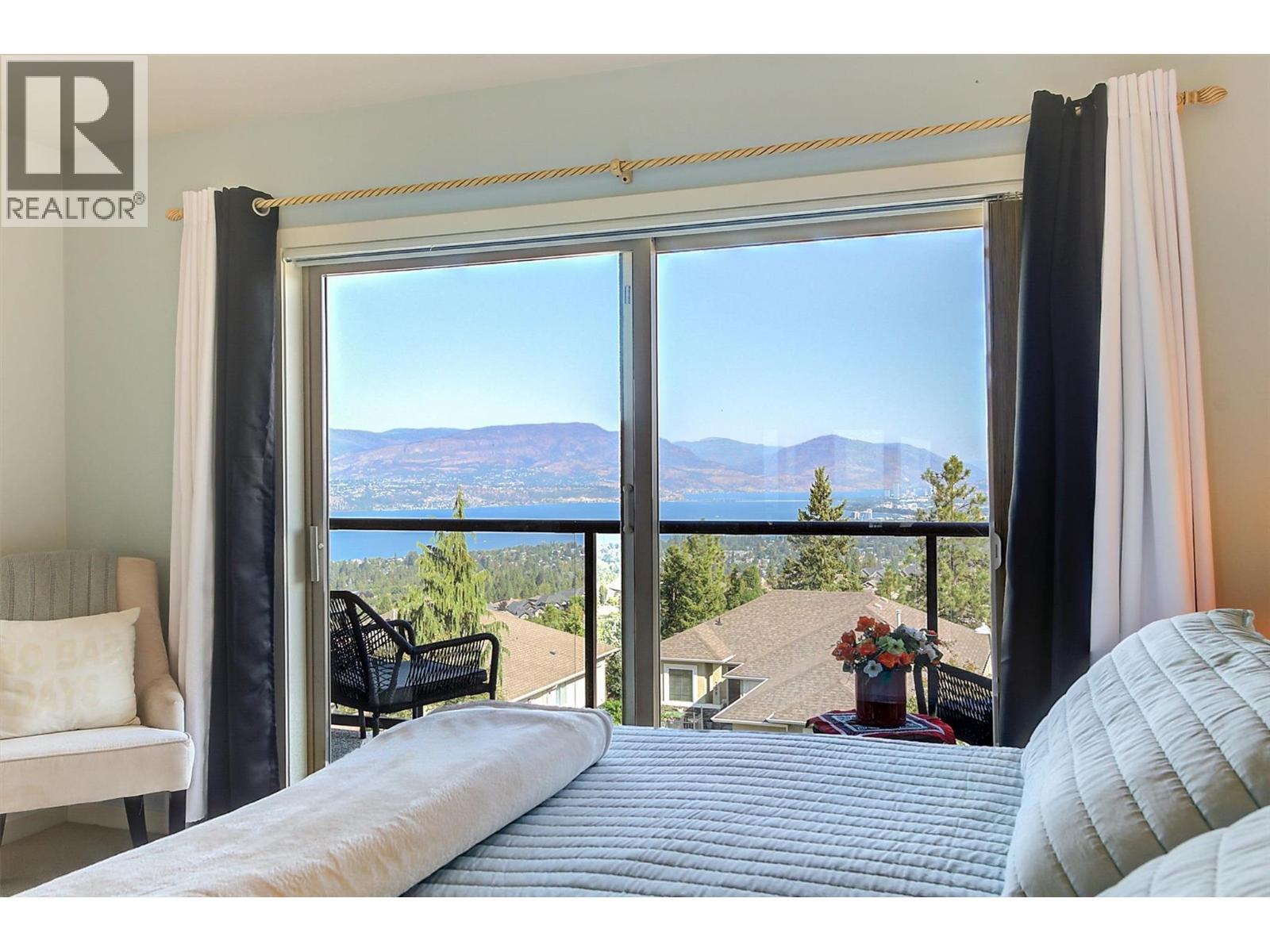 755 South Crest Drive, Kelowna, BC - Indoor Photo Showing Bedroom
