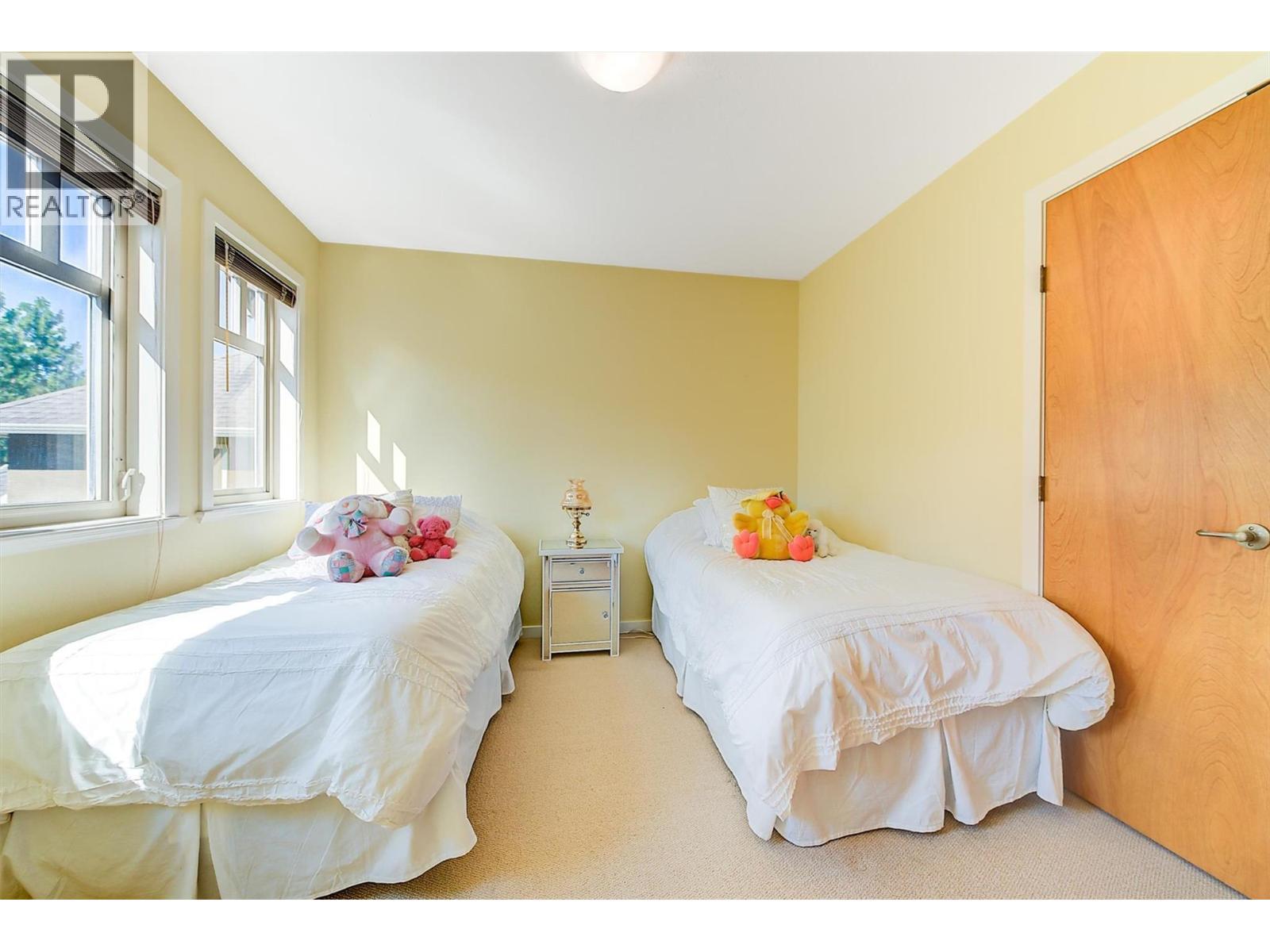 755 South Crest Drive, Kelowna, BC - Indoor Photo Showing Bedroom