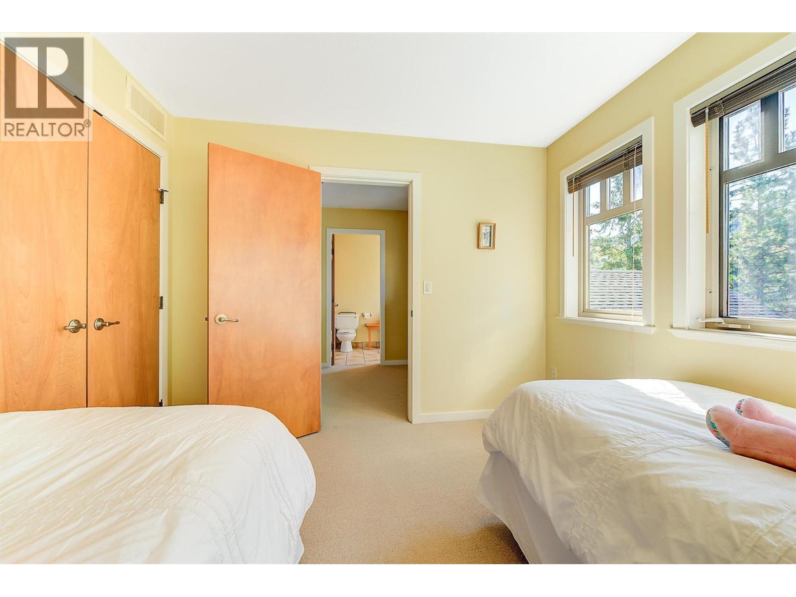 755 South Crest Drive, Kelowna, BC - Indoor Photo Showing Bedroom