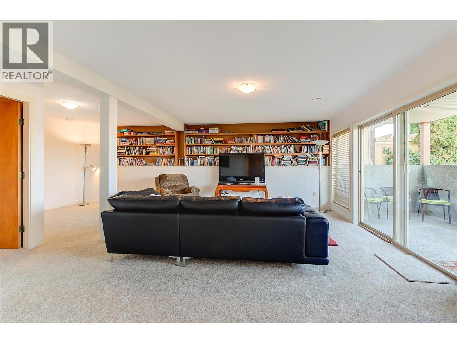 755 South Crest Drive, Kelowna, BC - Indoor