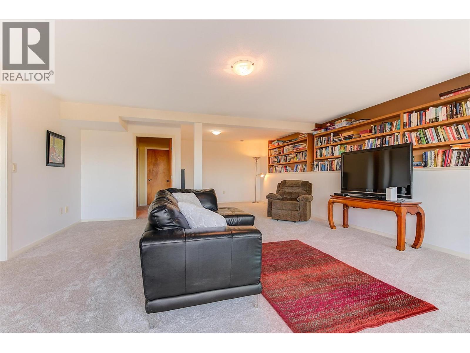 755 South Crest Drive, Kelowna, BC - Indoor