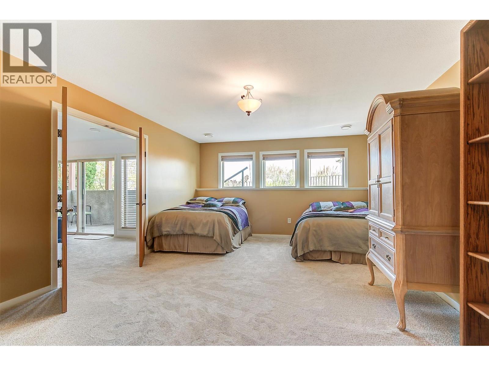 755 South Crest Drive, Kelowna, BC - Indoor Photo Showing Bedroom