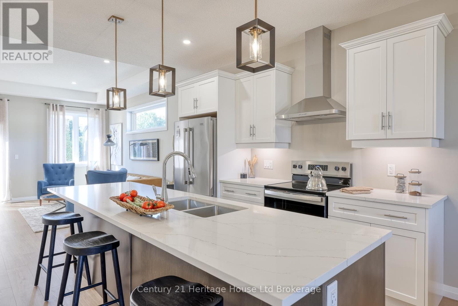 12 - 19 Anderson Street, Woodstock (Woodstock - South), ON - Indoor Photo Showing Kitchen With Double Sink With Upgraded Kitchen