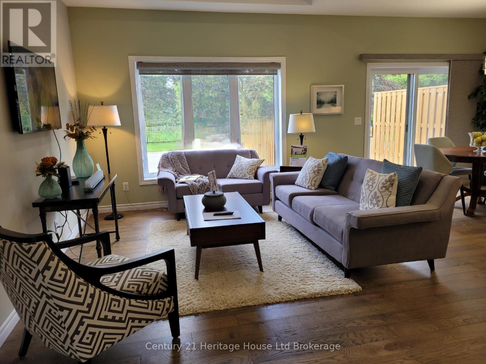 22 Matheson Crescent, East Zorra-Tavistock (Innerkip), ON - Indoor Photo Showing Living Room