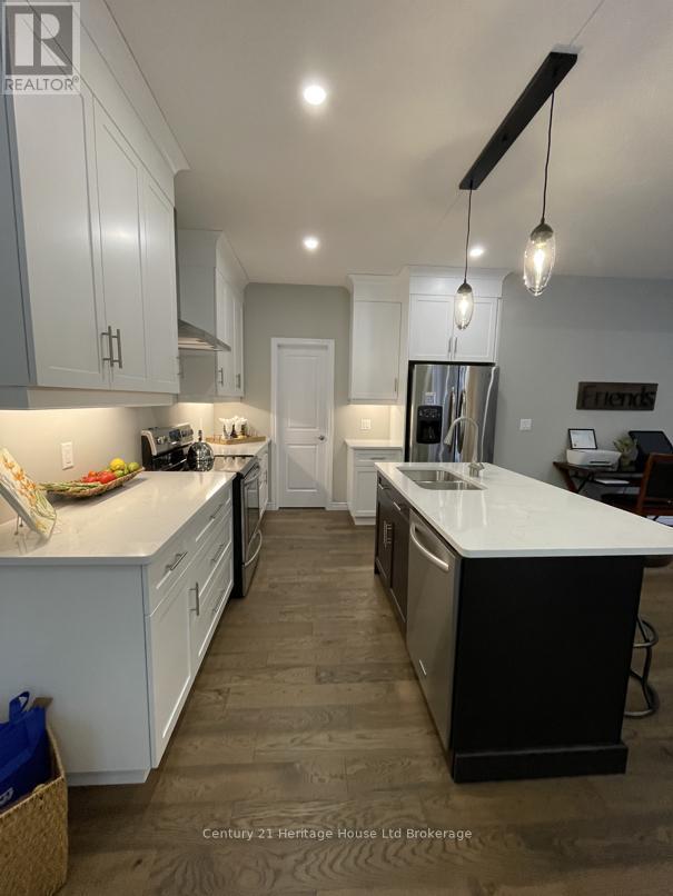 22 Matheson Crescent, East Zorra-Tavistock (Innerkip), ON - Indoor Photo Showing Kitchen With Double Sink With Upgraded Kitchen