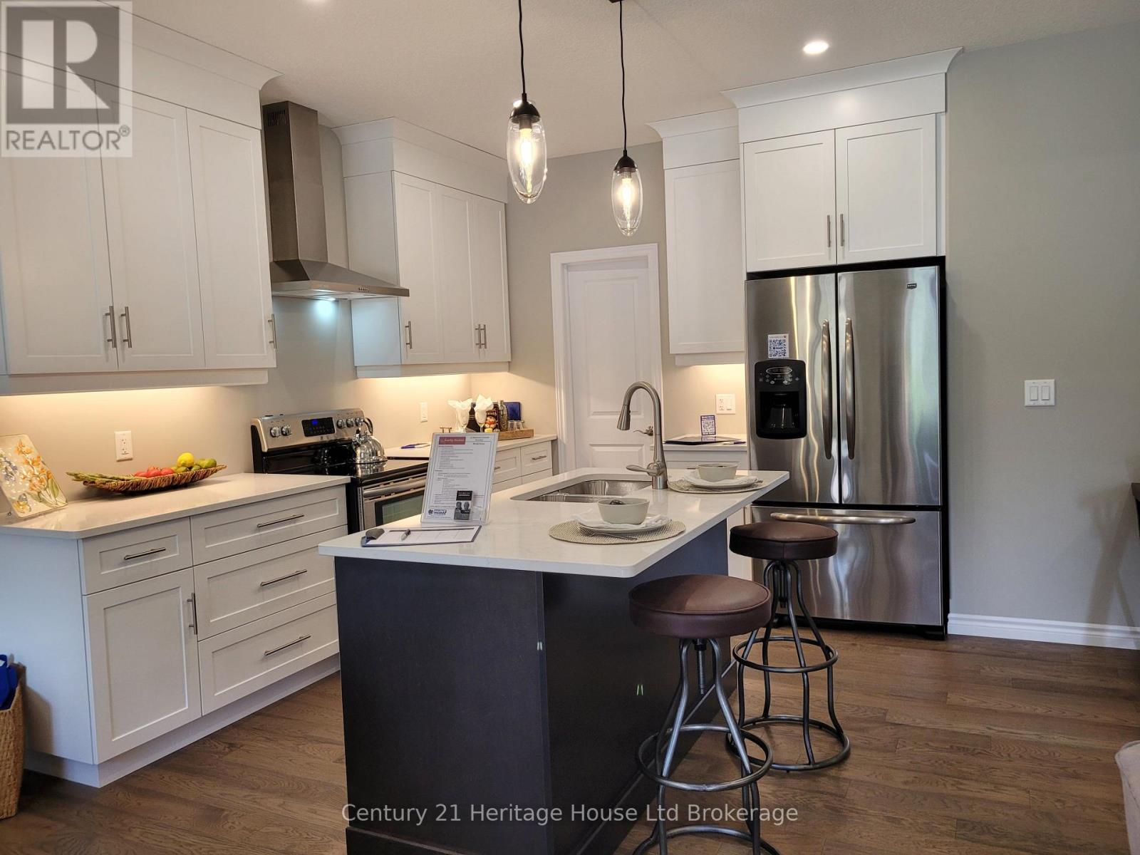 22 Matheson Crescent, East Zorra-Tavistock (Innerkip), ON - Indoor Photo Showing Kitchen With Upgraded Kitchen
