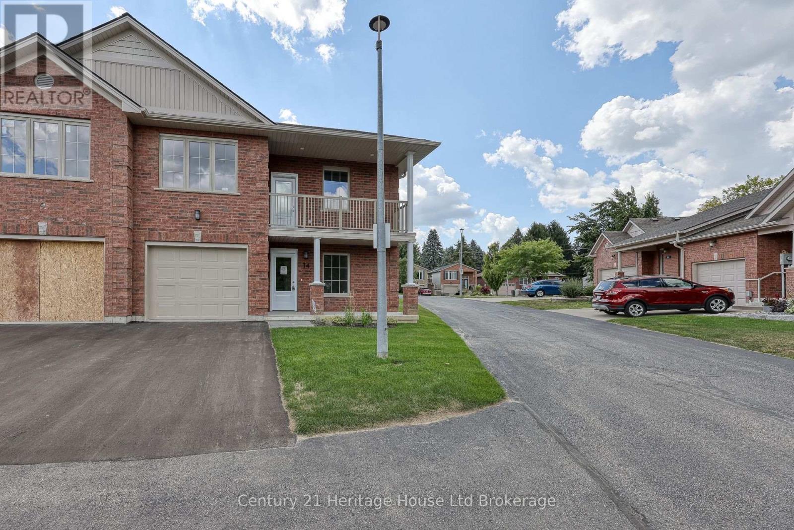 14 - 19 Anderson Street, Woodstock (Woodstock - South), ON - Outdoor With Balcony With Facade