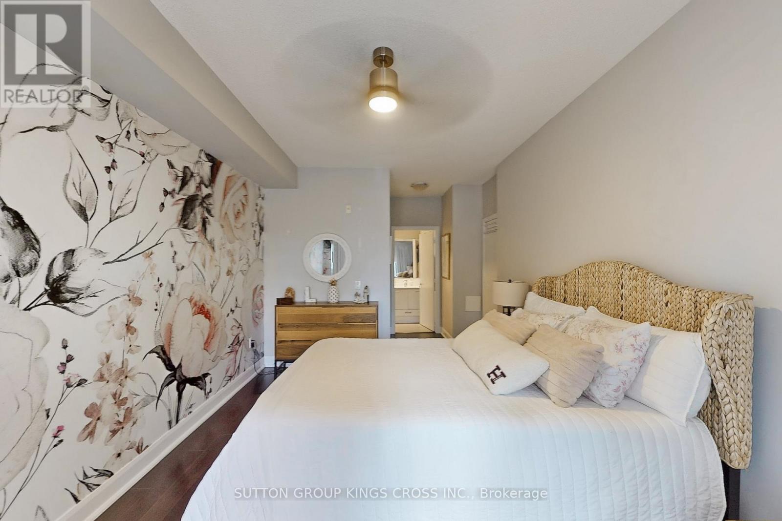 201 - 2470 Prince Michael Drive, Oakville, ON - Indoor Photo Showing Bedroom