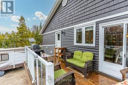 Upper deck with gas BBQ hookup -